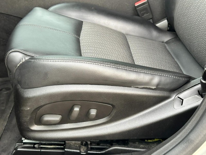Chevrolet Impala Vehicle Full-screen Gallery Image 16