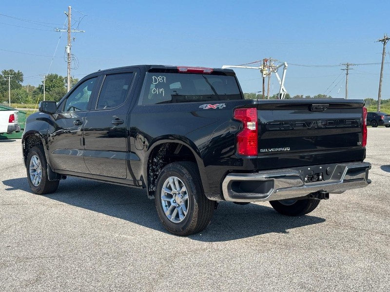 Chevrolet Silverado 1500 Vehicle Full-screen Gallery Image 3