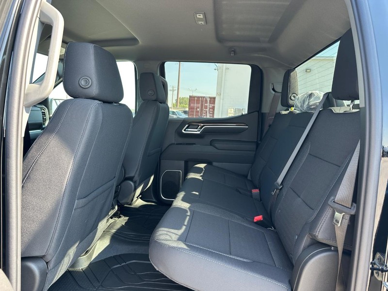 Chevrolet Silverado 1500 Vehicle Full-screen Gallery Image 5