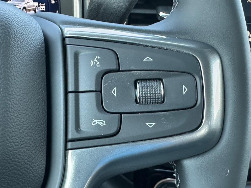 Chevrolet Silverado 1500 Vehicle Full-screen Gallery Image 9