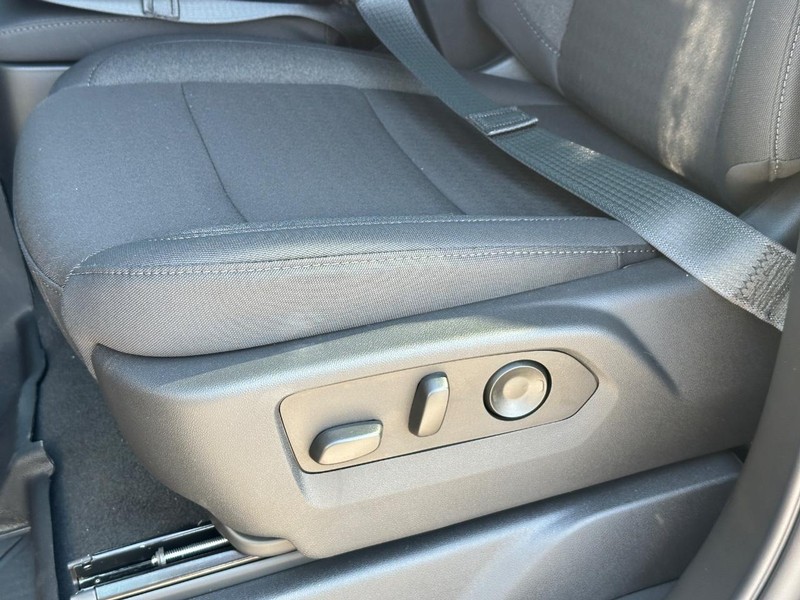 Chevrolet Silverado 1500 Vehicle Full-screen Gallery Image 17