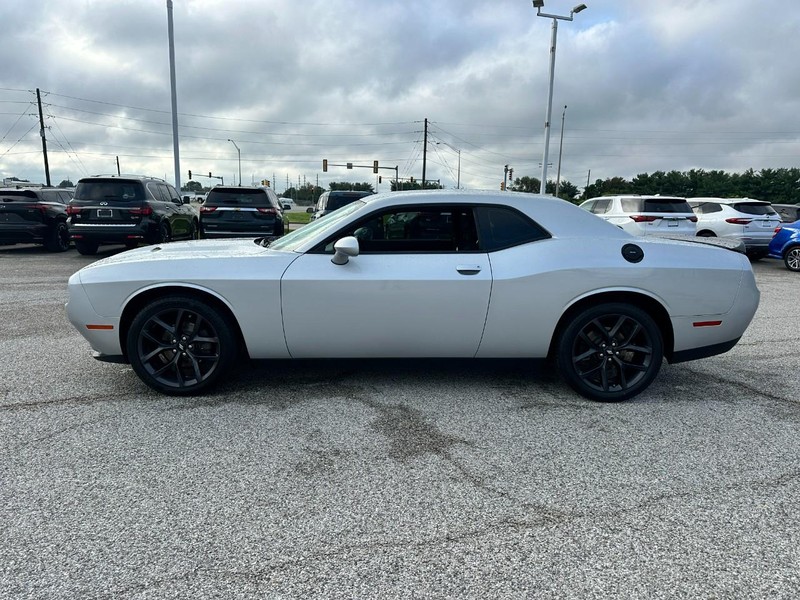 Dodge Challenger Vehicle Full-screen Gallery Image 2