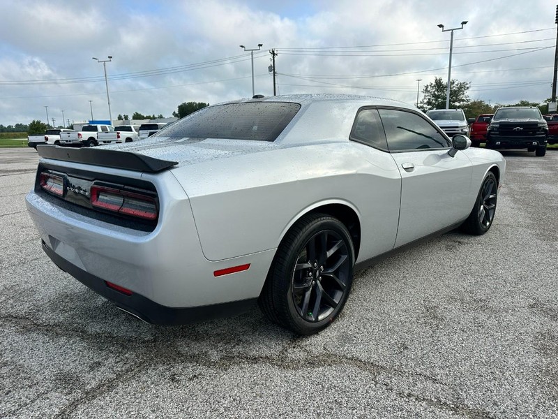 Dodge Challenger Vehicle Full-screen Gallery Image 6