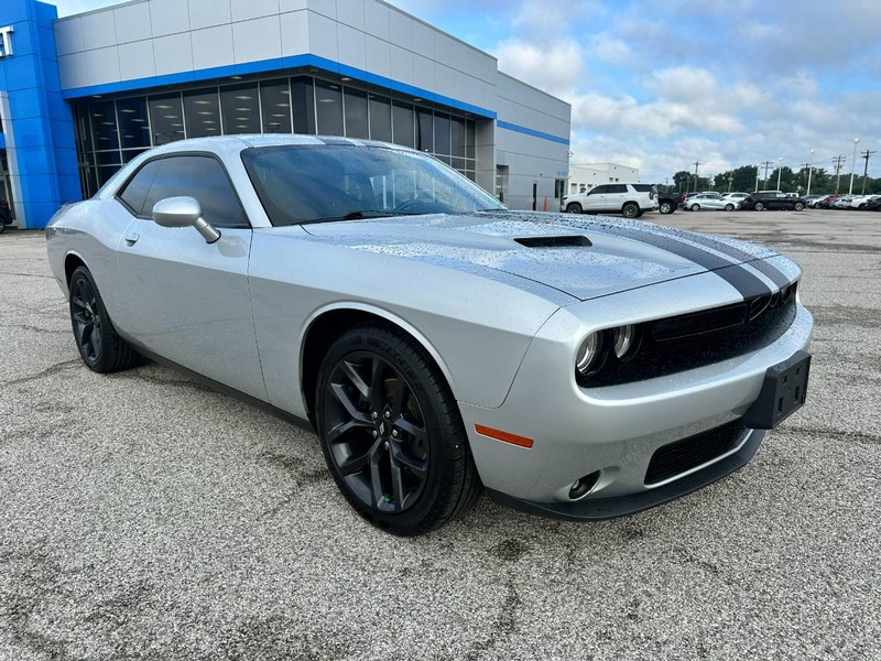Dodge Challenger Vehicle Full-screen Gallery Image 8