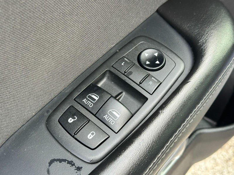 Dodge Challenger Vehicle Full-screen Gallery Image 13