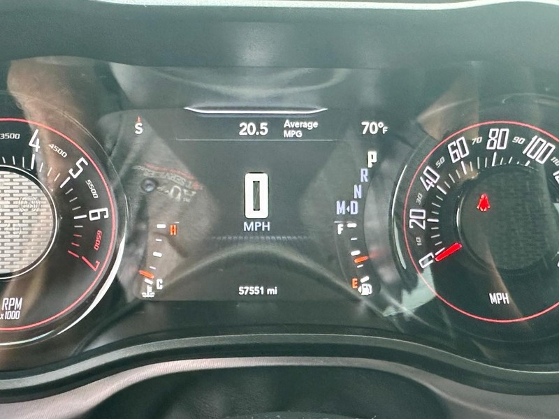 Dodge Challenger Vehicle Full-screen Gallery Image 17
