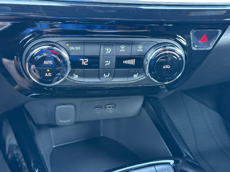 Chevrolet Trax Vehicle Full-screen Gallery Image 13