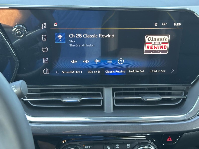 Chevrolet Trax Vehicle Full-screen Gallery Image 11