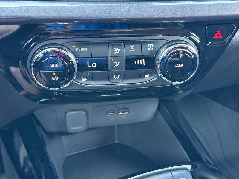 Chevrolet Trax Vehicle Full-screen Gallery Image 13