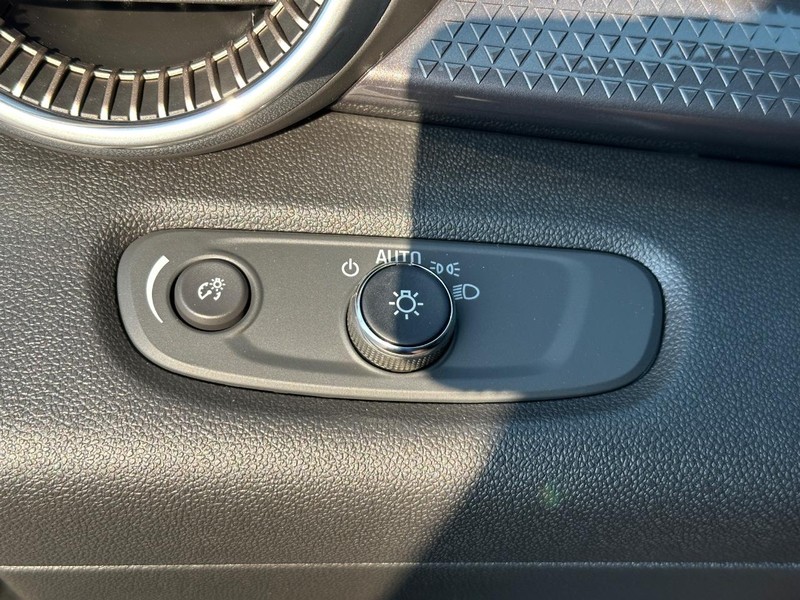 Chevrolet Trax Vehicle Full-screen Gallery Image 16