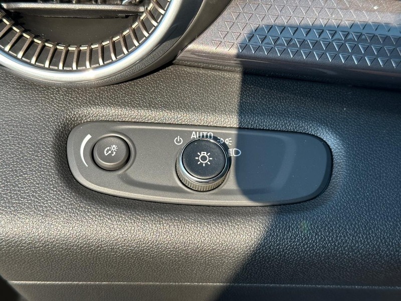 Chevrolet Trax Vehicle Full-screen Gallery Image 16