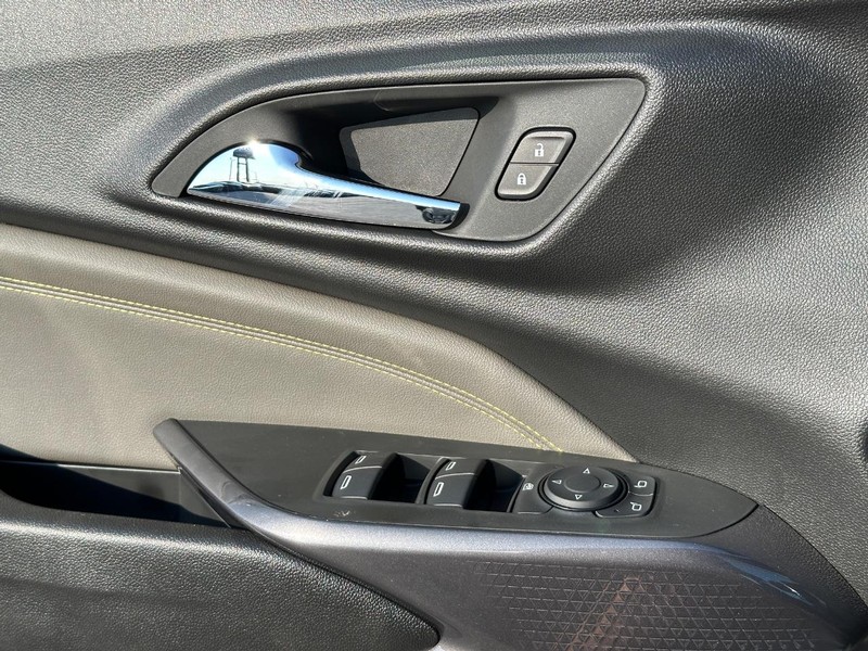 Chevrolet Trax Vehicle Full-screen Gallery Image 17