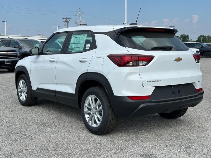 Chevrolet TrailBlazer Vehicle Full-screen Gallery Image 3