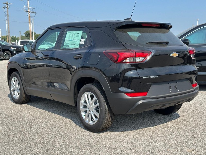 Chevrolet TrailBlazer Vehicle Full-screen Gallery Image 3