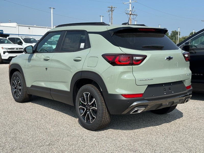 Chevrolet TrailBlazer Vehicle Full-screen Gallery Image 3