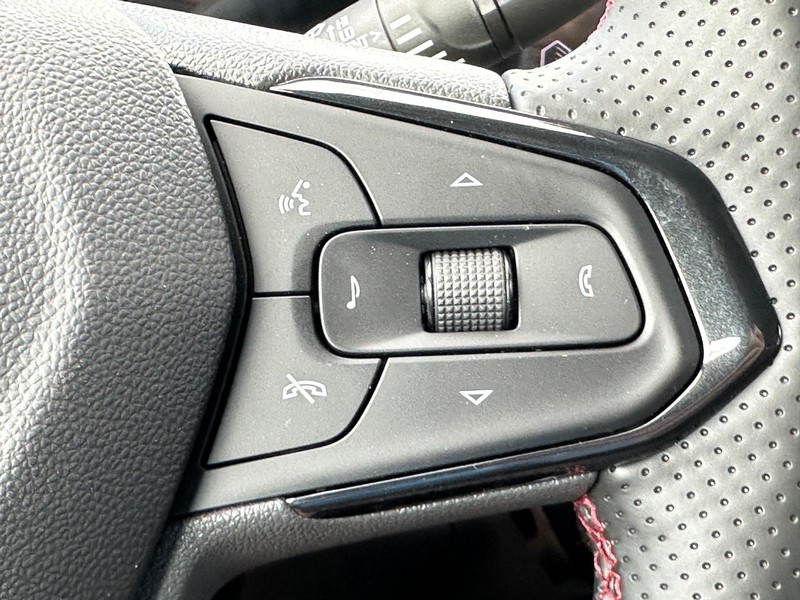 Chevrolet Trax Vehicle Full-screen Gallery Image 9