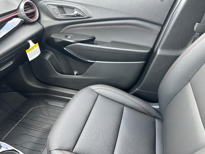 Chevrolet Trax Vehicle Full-screen Gallery Image 15