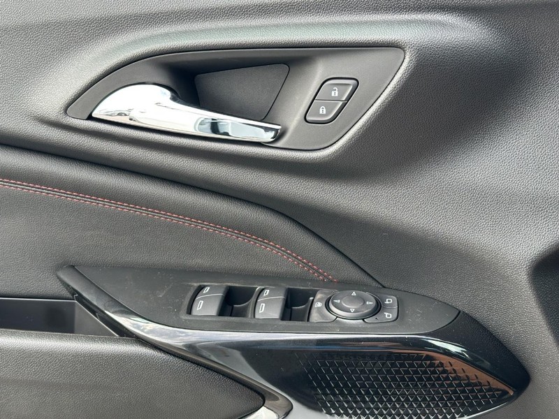 Chevrolet Trax Vehicle Full-screen Gallery Image 17