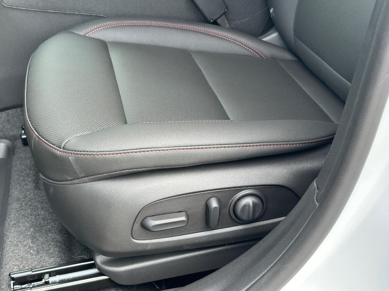 Chevrolet Trax Vehicle Full-screen Gallery Image 18