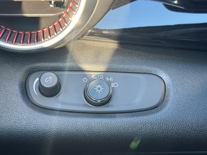 Chevrolet Trax Vehicle Full-screen Gallery Image 16