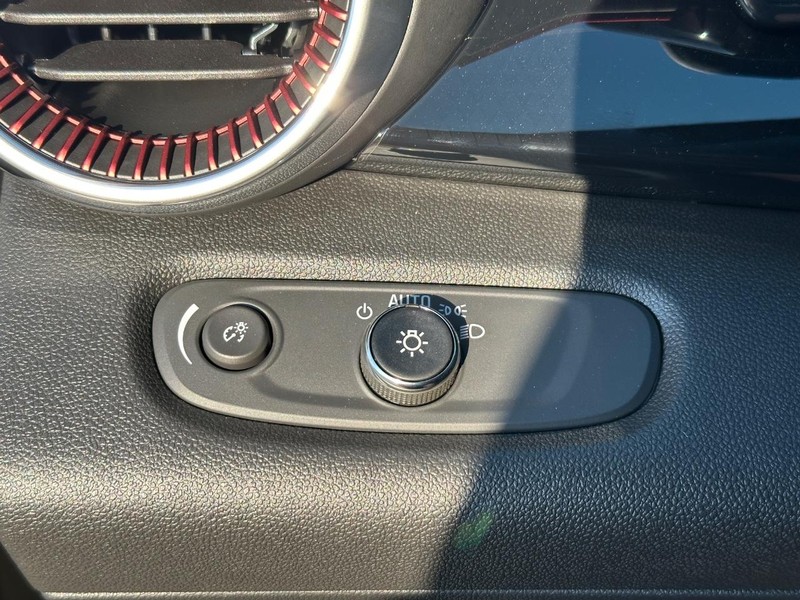 Chevrolet Trax Vehicle Full-screen Gallery Image 15