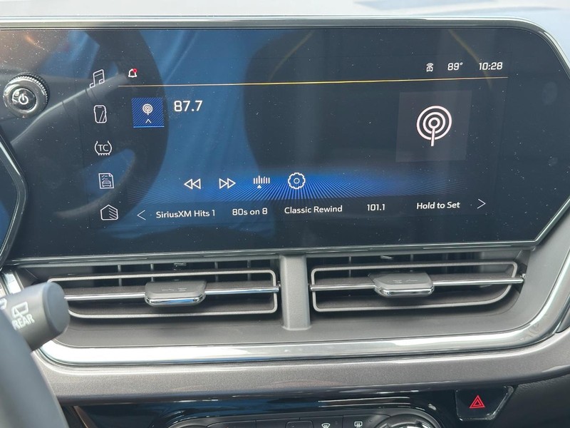 Chevrolet Trax Vehicle Full-screen Gallery Image 11