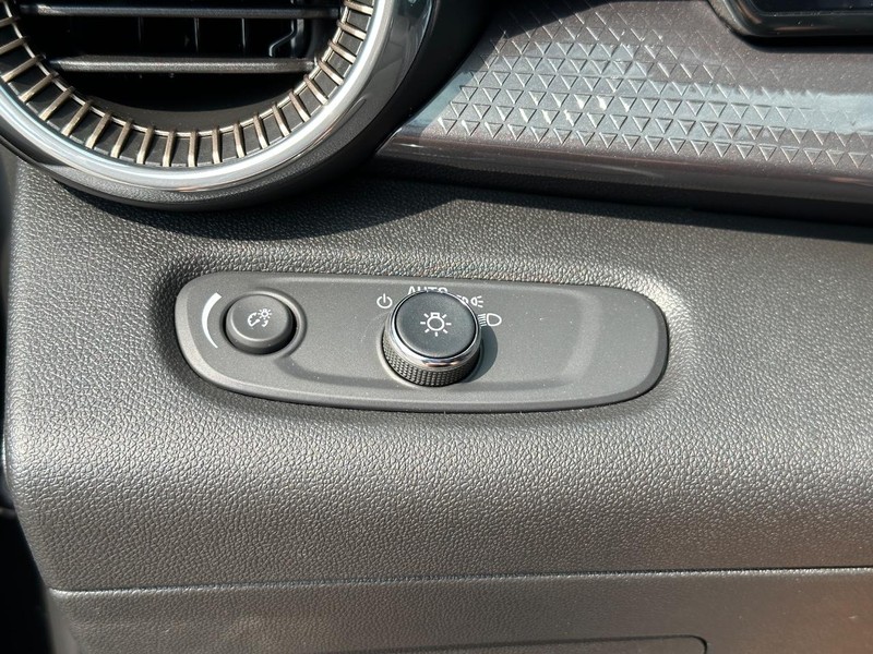 Chevrolet Trax Vehicle Full-screen Gallery Image 16