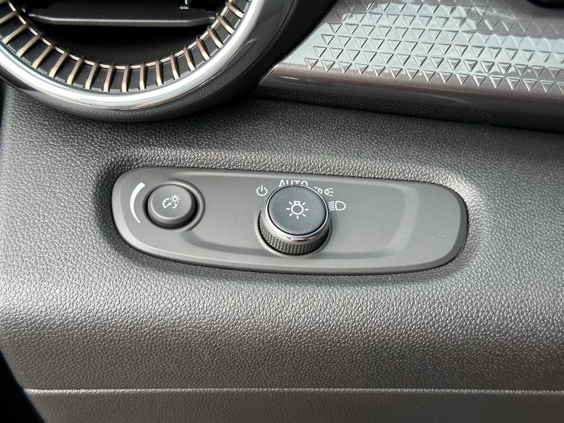 Chevrolet Trax Vehicle Full-screen Gallery Image 16