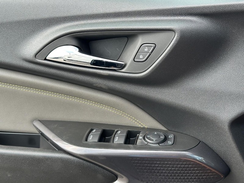 Chevrolet Trax Vehicle Full-screen Gallery Image 17