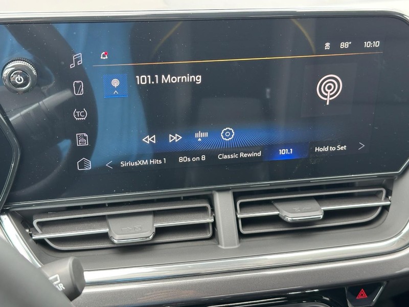 Chevrolet Trax Vehicle Full-screen Gallery Image 11