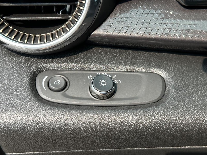 Chevrolet Trax Vehicle Full-screen Gallery Image 16