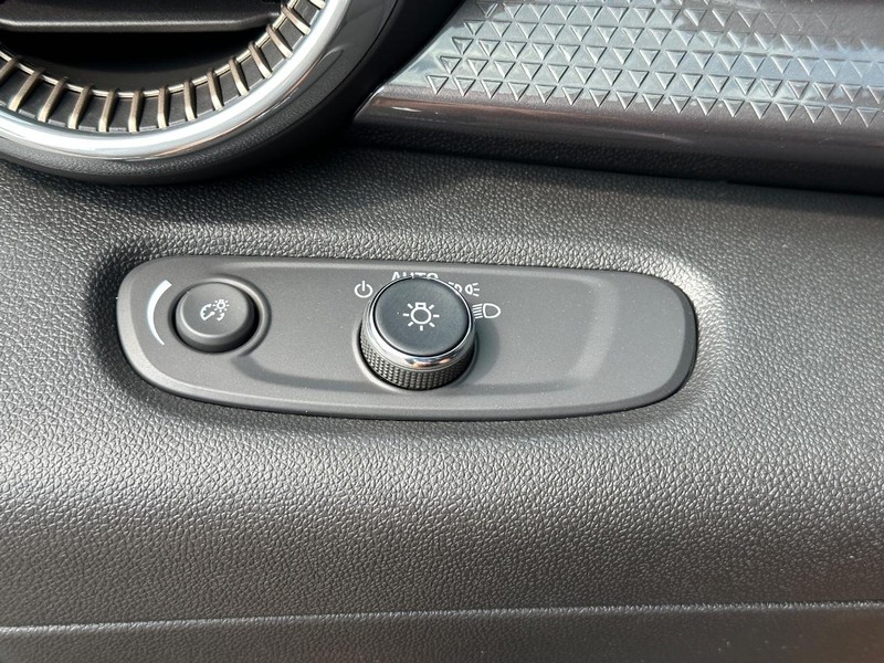 Chevrolet Trax Vehicle Full-screen Gallery Image 16