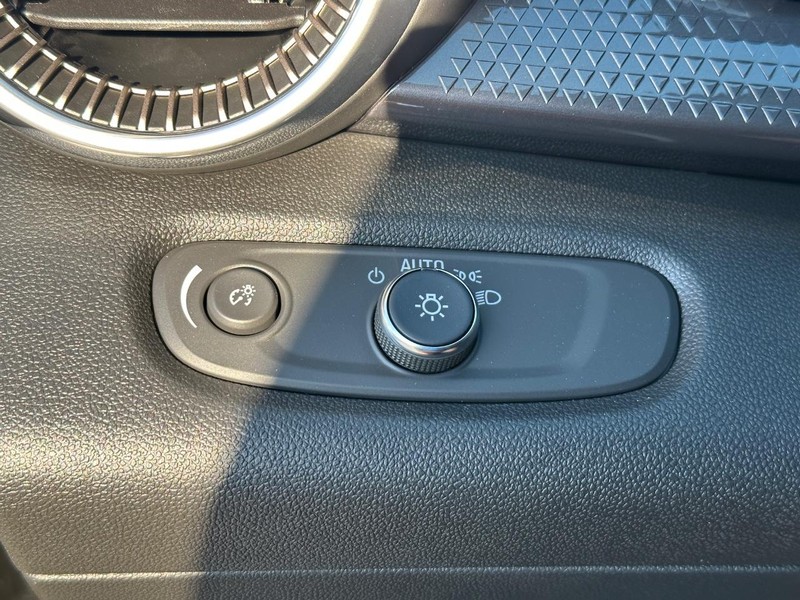 Chevrolet Trax Vehicle Full-screen Gallery Image 16