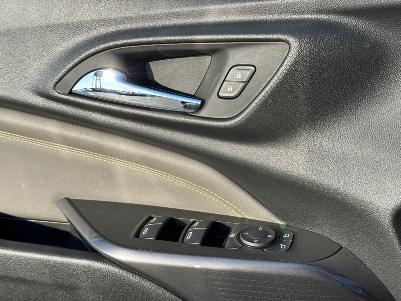 Chevrolet Trax Vehicle Full-screen Gallery Image 17