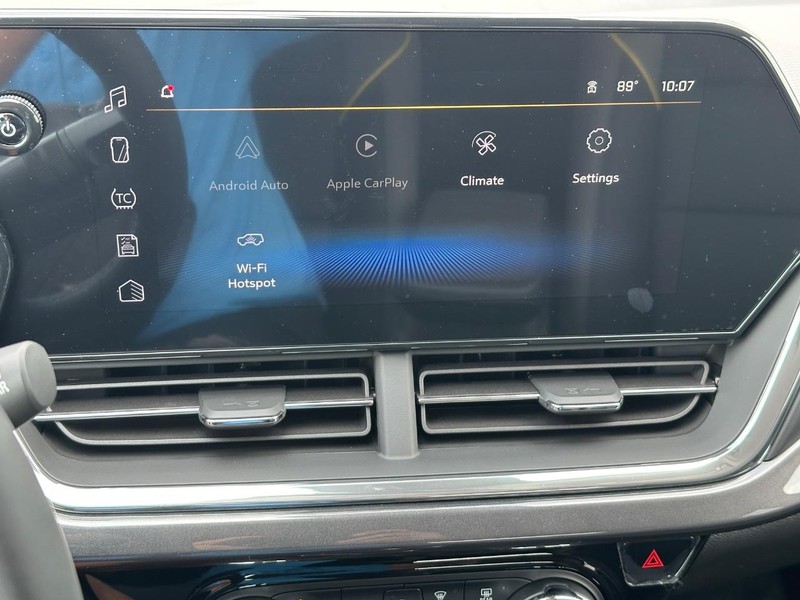 Chevrolet Trax Vehicle Full-screen Gallery Image 11