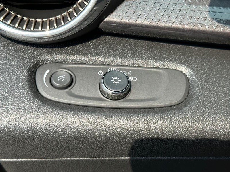 Chevrolet Trax Vehicle Full-screen Gallery Image 16