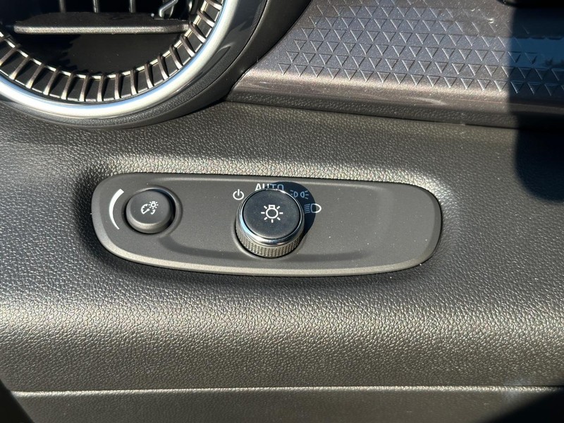 Chevrolet Trax Vehicle Full-screen Gallery Image 16