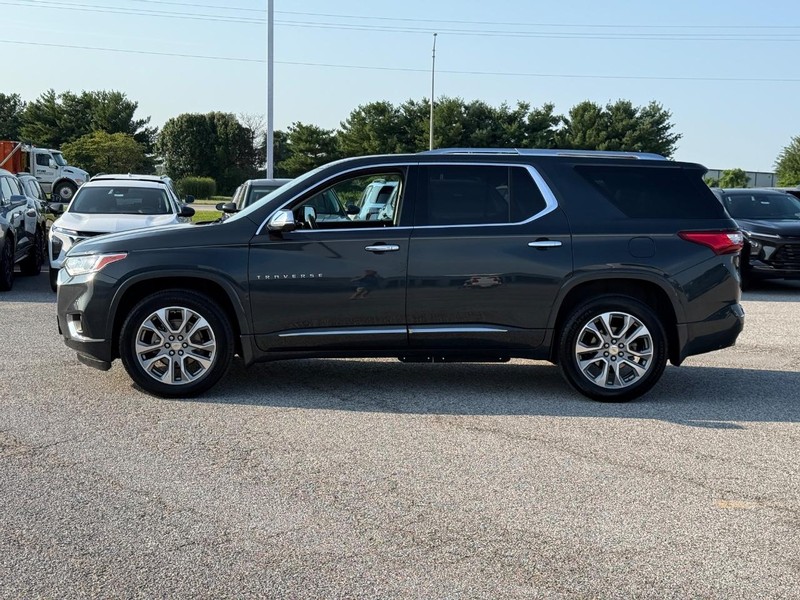 Chevrolet Traverse Vehicle Full-screen Gallery Image 2