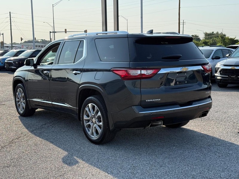 Chevrolet Traverse Vehicle Full-screen Gallery Image 3