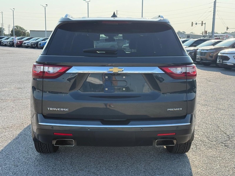 Chevrolet Traverse Vehicle Full-screen Gallery Image 5