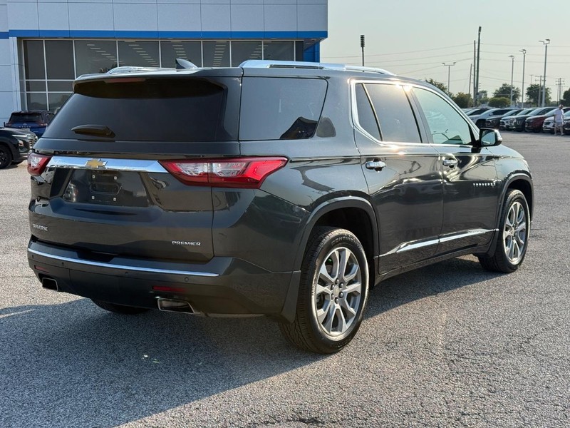 Chevrolet Traverse Vehicle Full-screen Gallery Image 7