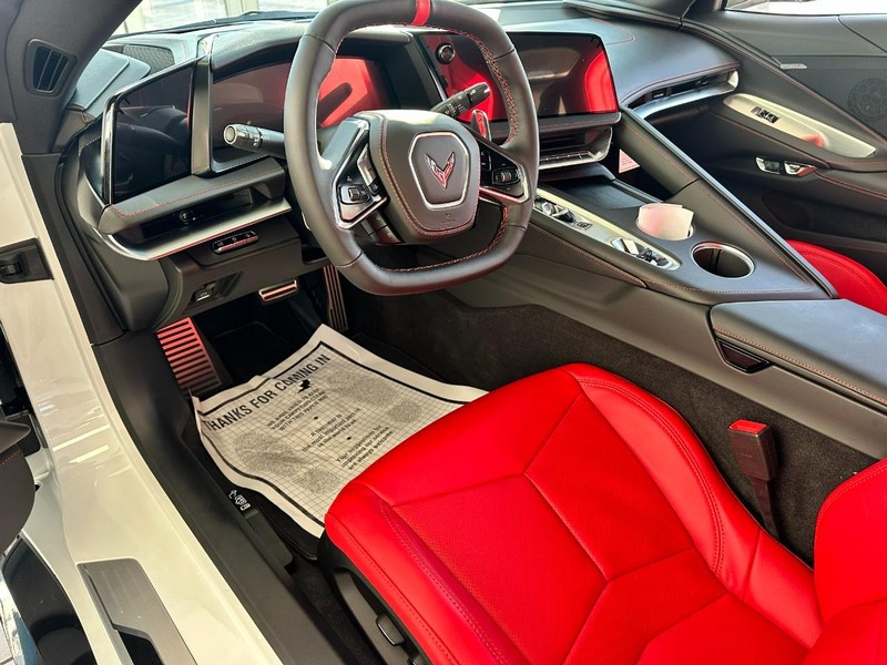 Chevrolet Corvette Vehicle Full-screen Gallery Image 6