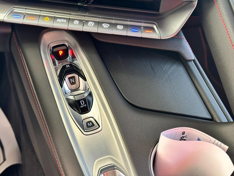 Chevrolet Corvette Vehicle Full-screen Gallery Image 12