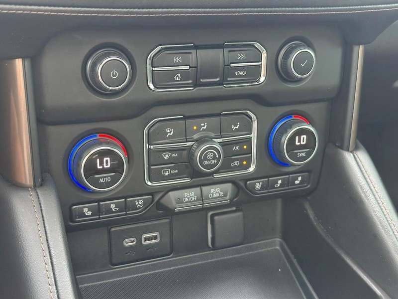 Chevrolet Tahoe Vehicle Full-screen Gallery Image 22