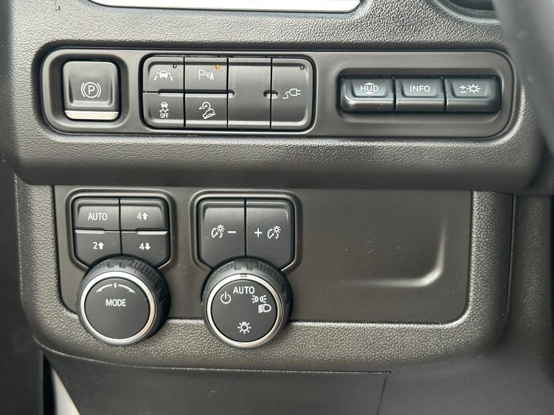 Chevrolet Tahoe Vehicle Full-screen Gallery Image 25