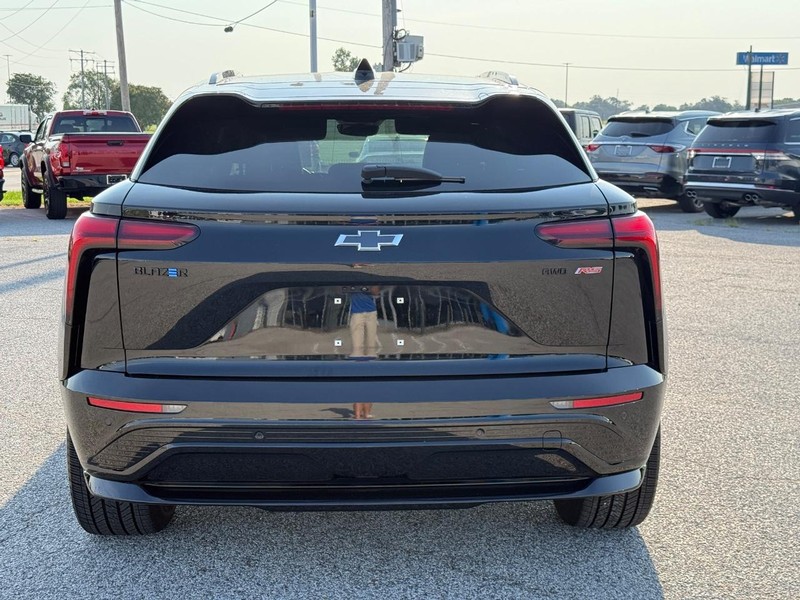 Chevrolet Blazer EV Vehicle Full-screen Gallery Image 05