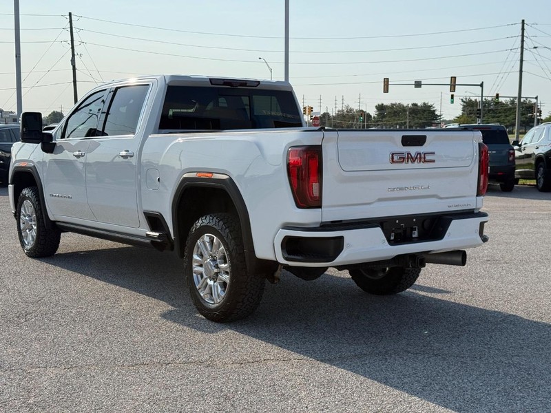 GMC Sierra 3500HD Vehicle Full-screen Gallery Image 3