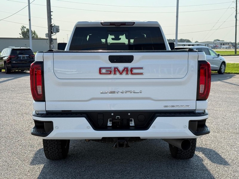 GMC Sierra 3500HD Vehicle Full-screen Gallery Image 5