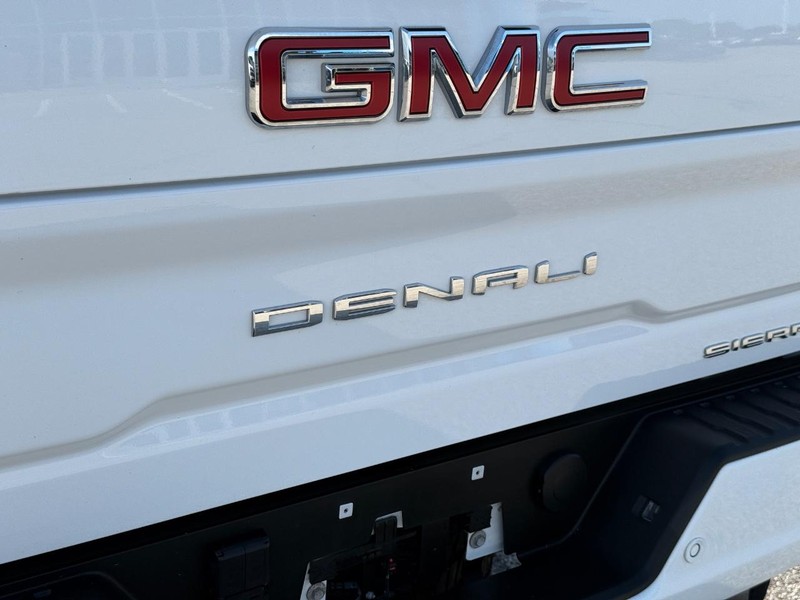 GMC Sierra 3500HD Vehicle Full-screen Gallery Image 6