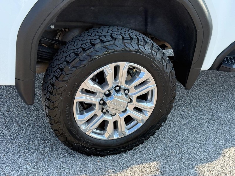 GMC Sierra 3500HD Vehicle Full-screen Gallery Image 8